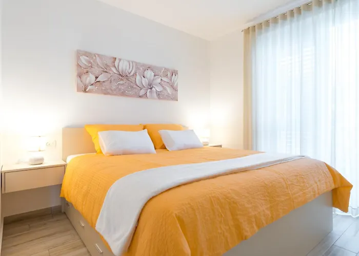 Ella Deluxe Apartment